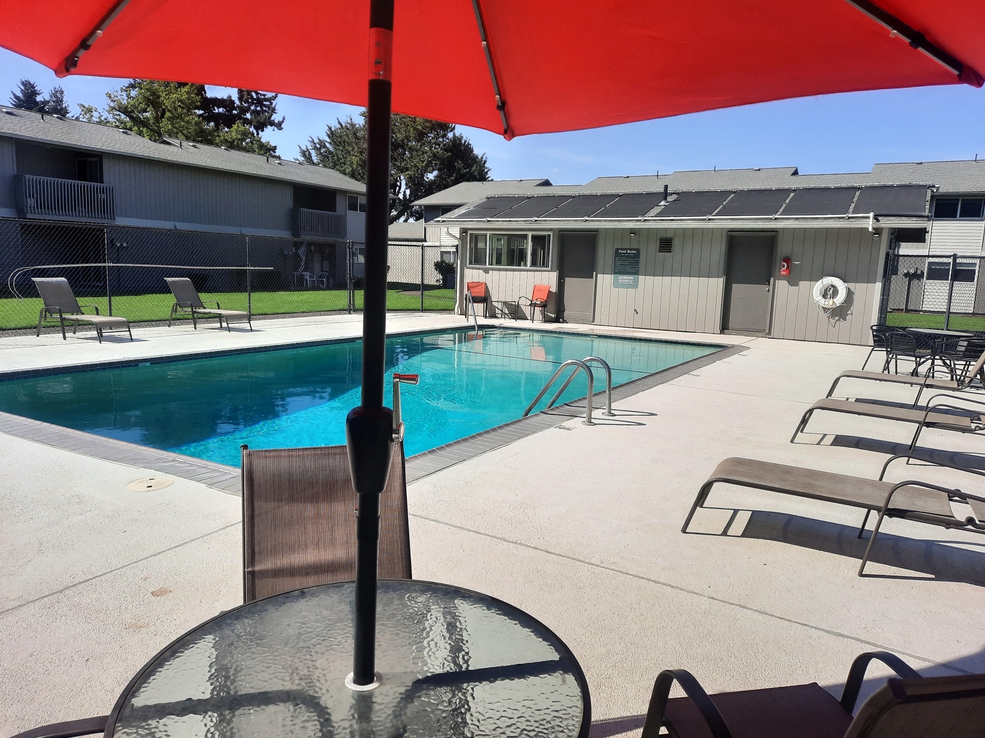 Sequoia Apartments | Sparkling Pool